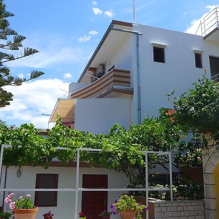 Guest House Kuzmanic Hvar Island Exterior photo