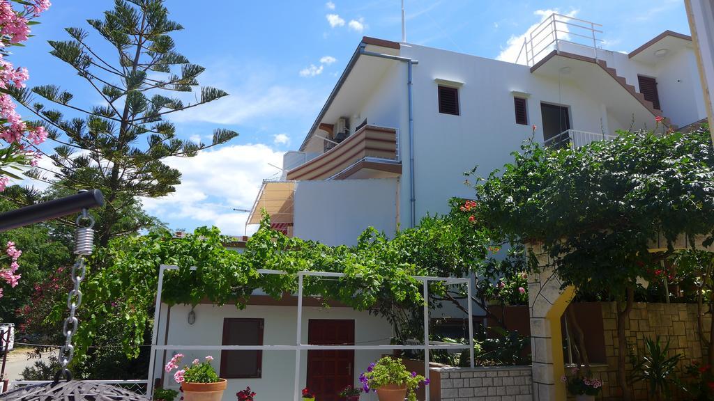 Guest House Kuzmanic Hvar Island Exterior photo